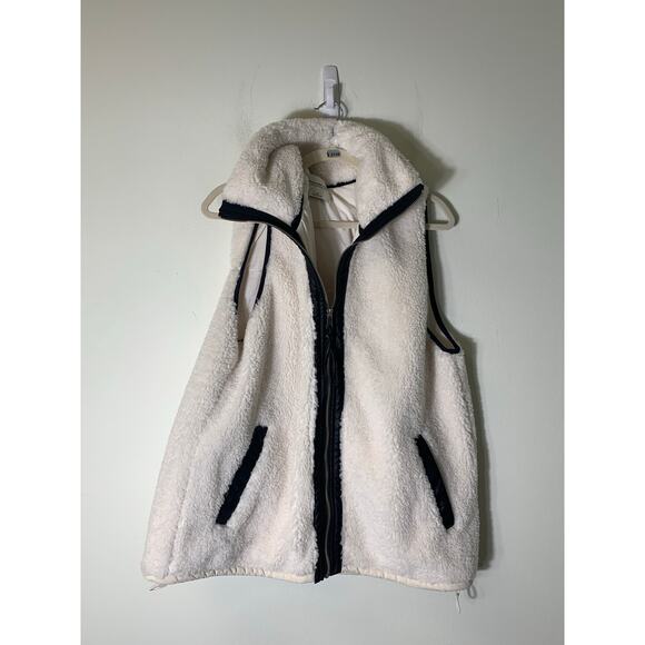 Abercrombie & Fitch Jackets & Blazers - Abercrombie and Fitch White Black Zip Up Faux Fur Shearling Vest  Sz XL